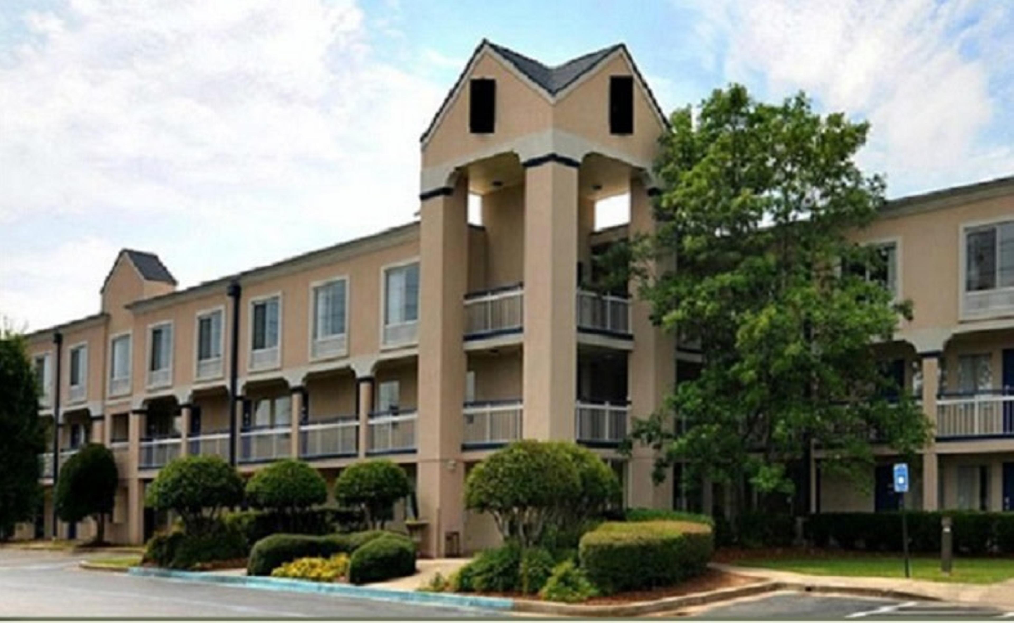 Exterior view of Norcross Inn & Suites