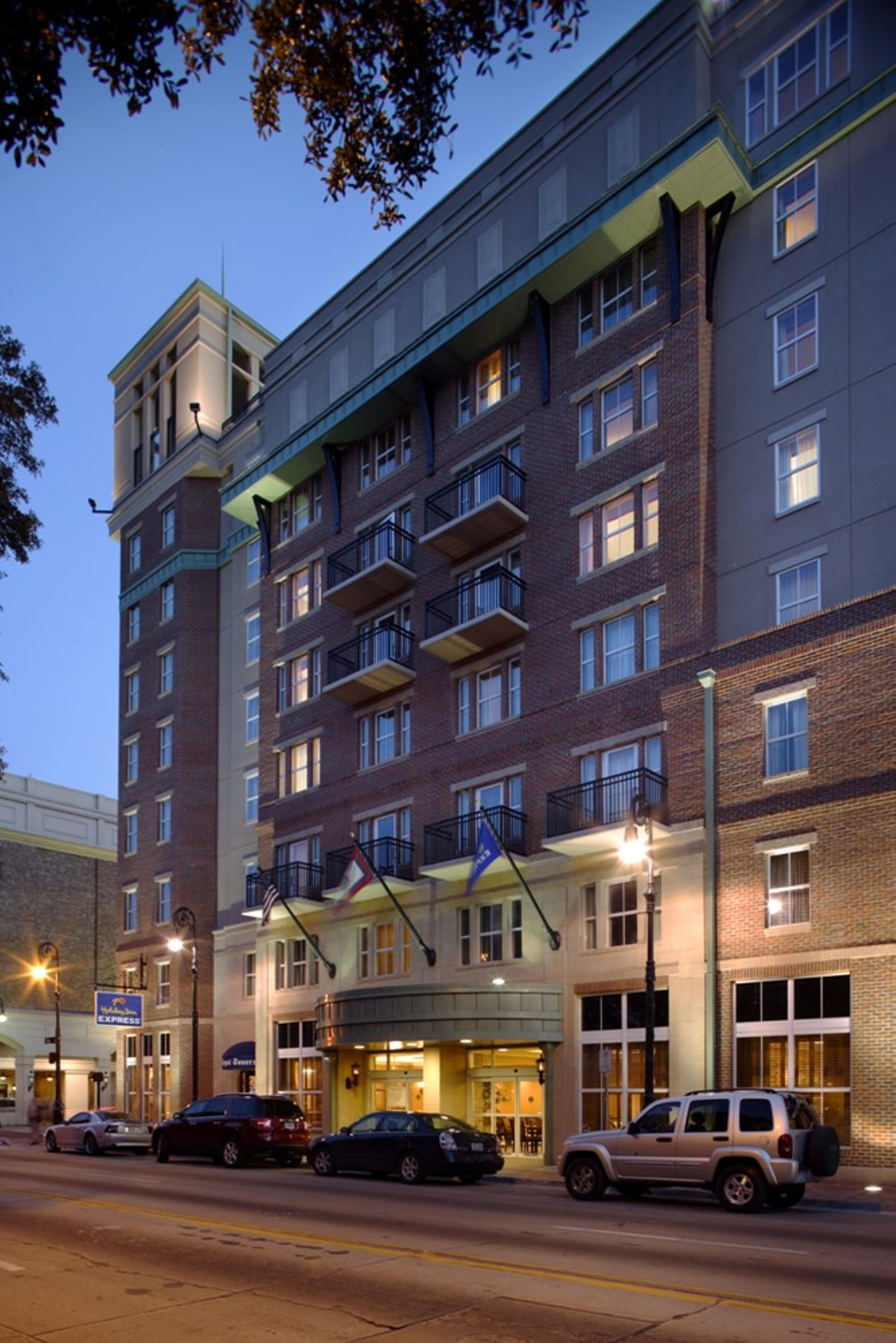 Holiday Inn Express Savannah Lobby