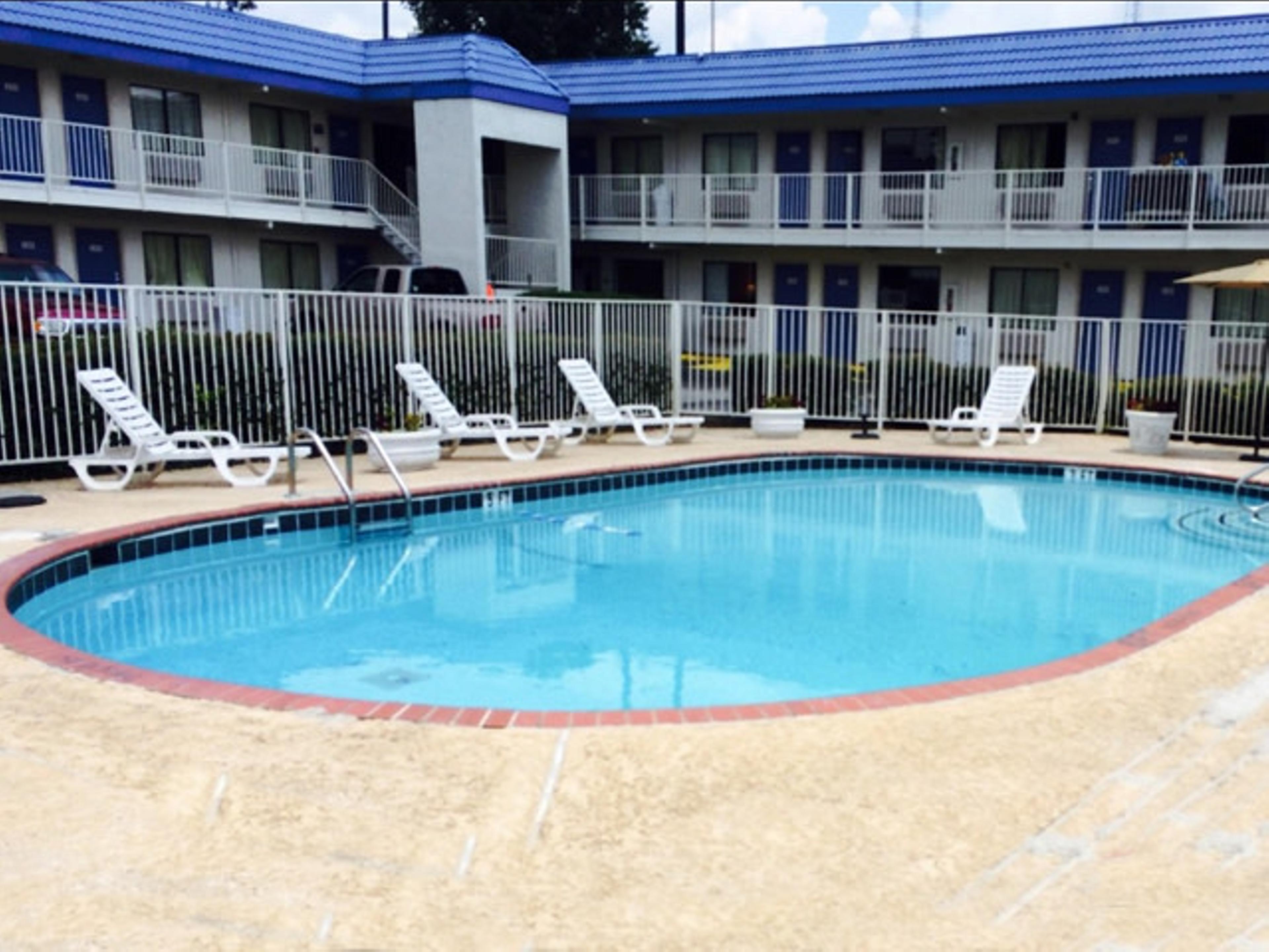 Motel 6 Atlanta Northeast Pool