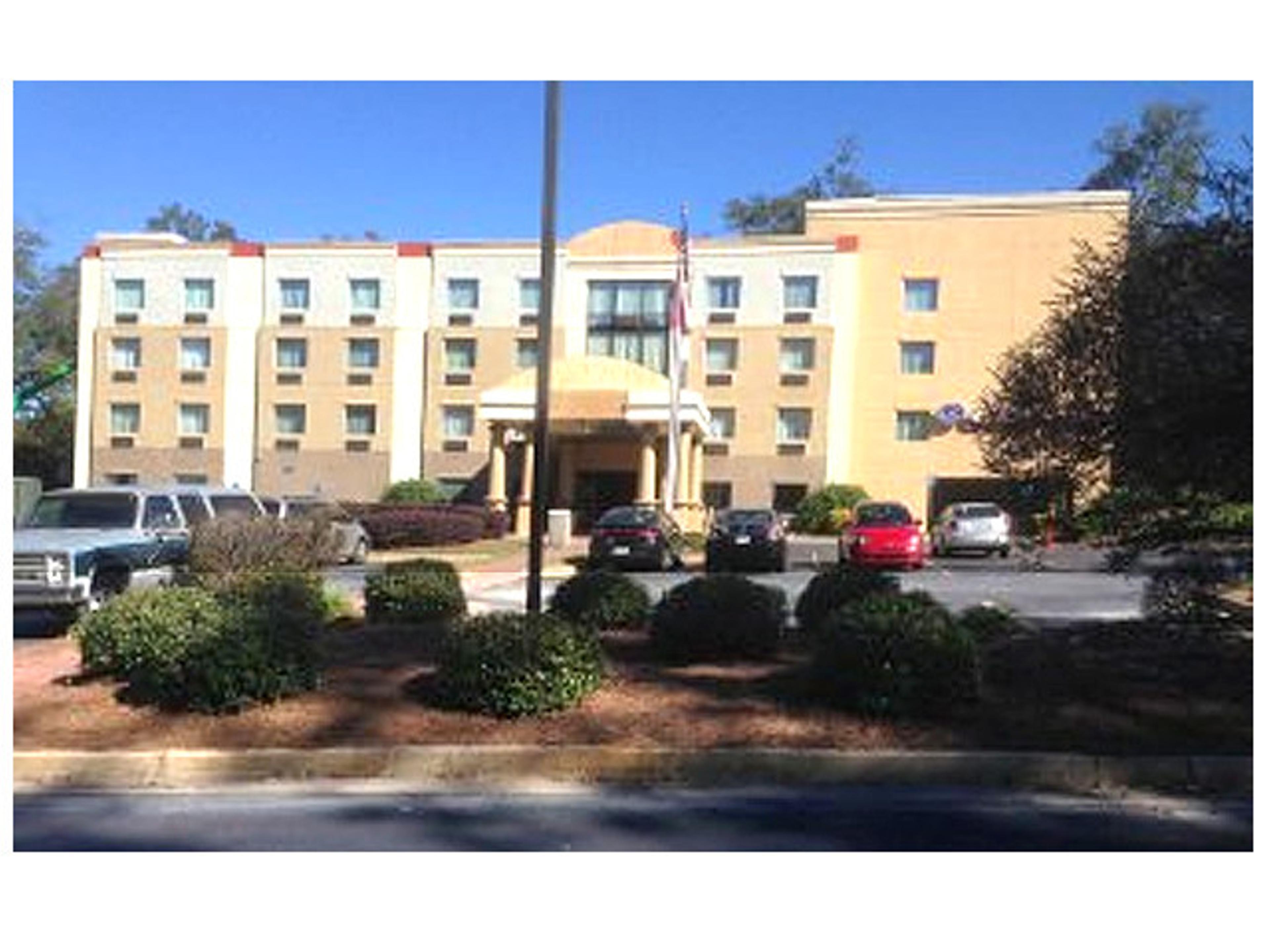 Wingate by Wyndham Athens Exterior