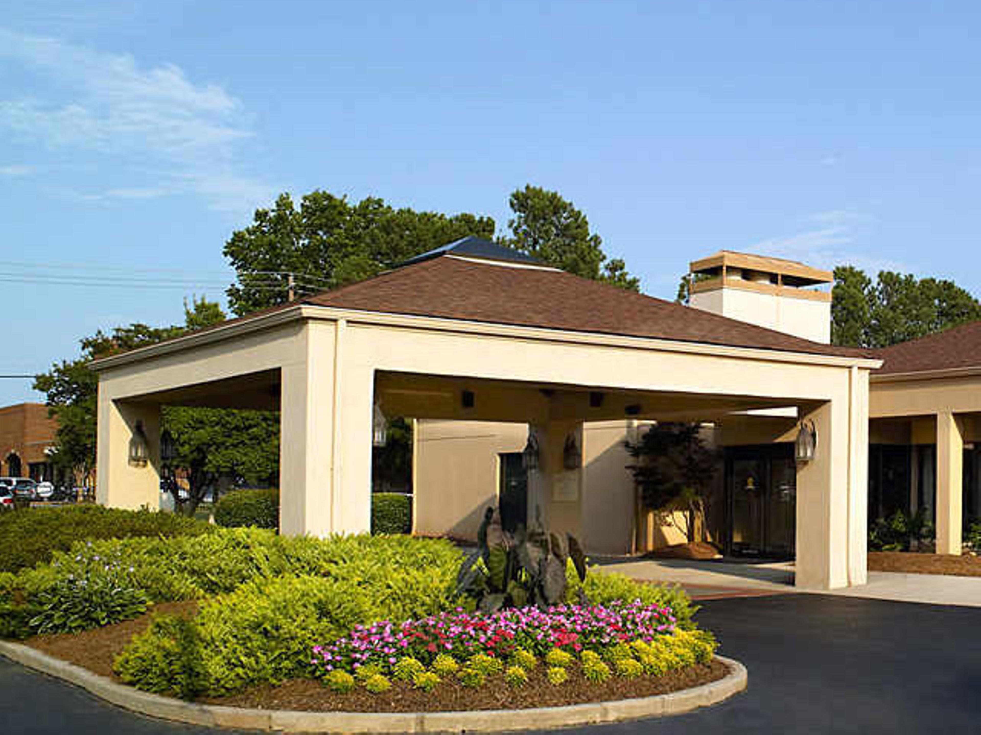 Courtyard by Marriott Atlanta Northlake - Exterior