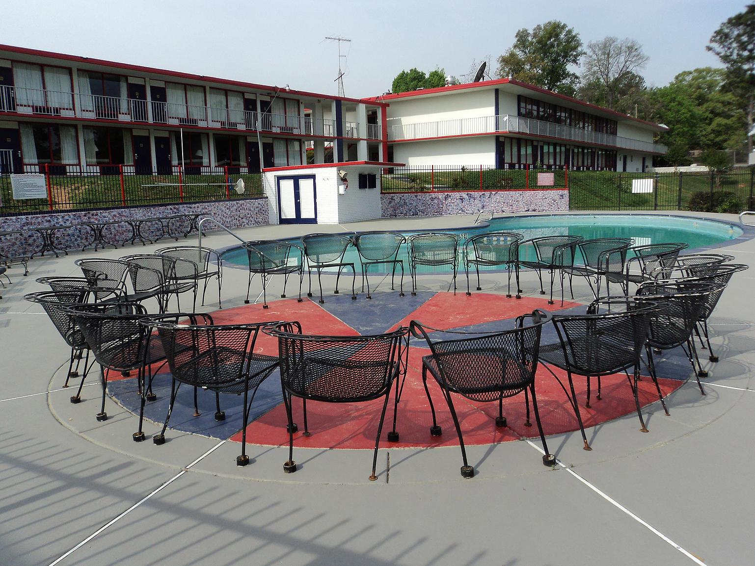 Rite 4 Us Inn & Suites