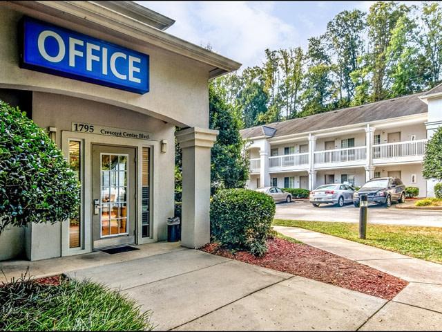 Exterior view of Studio 6 Atlanta Northlake