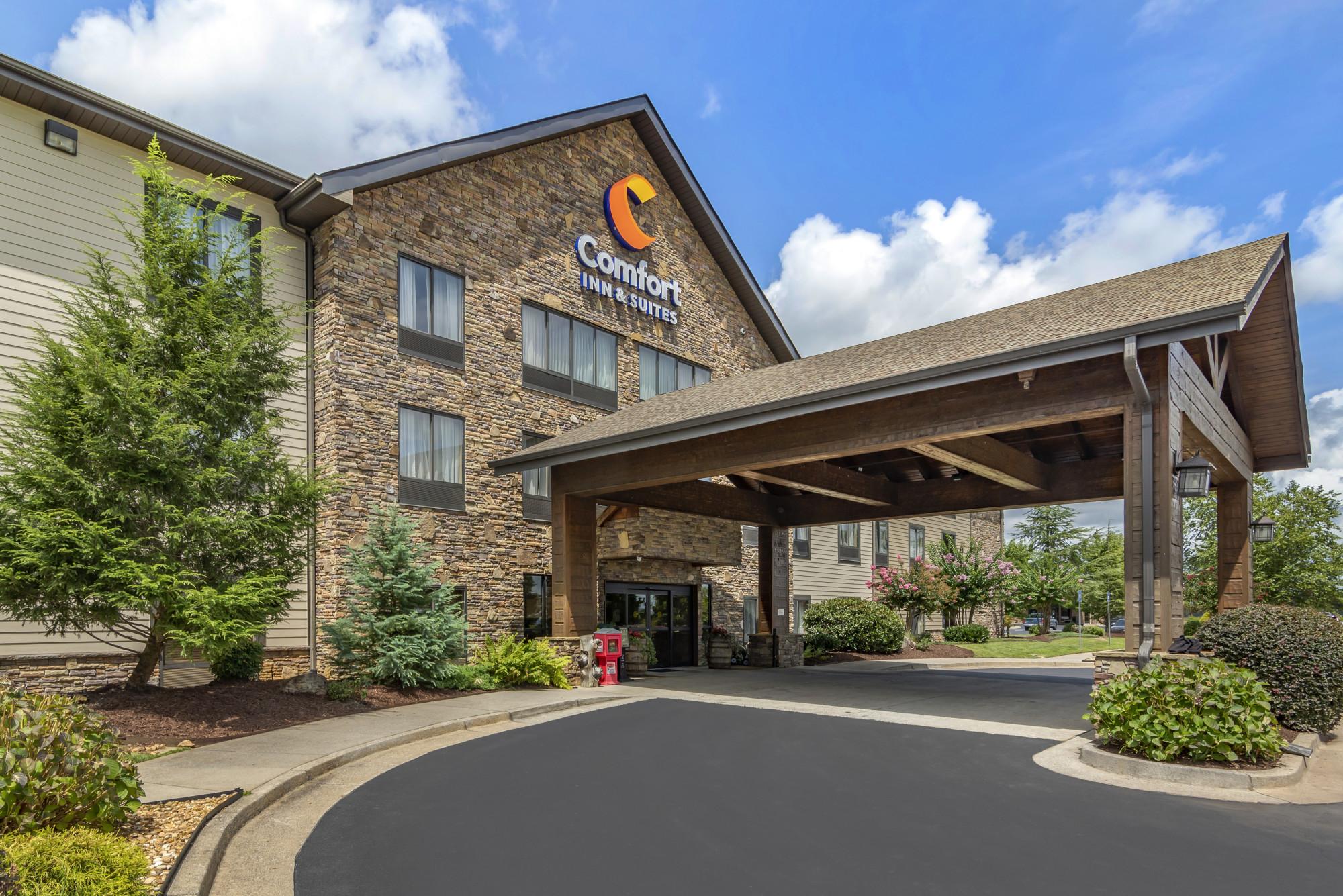 Exterior View of Comfort Inn & Suites - Blue Ridge