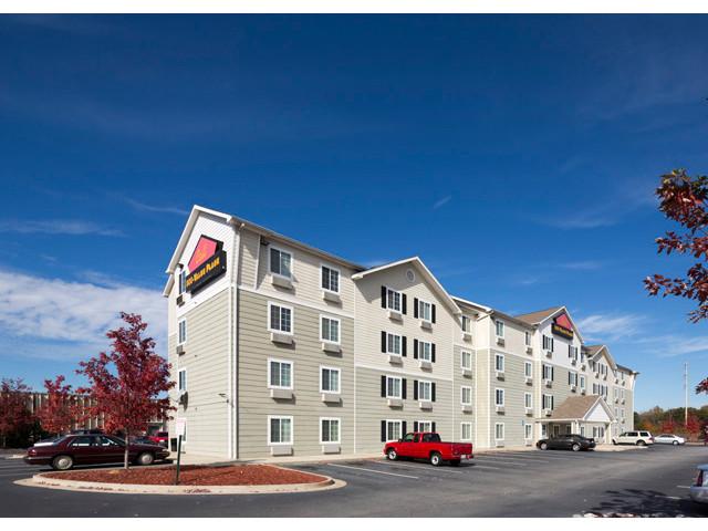 Exterior of Woodspring Suites Building 2